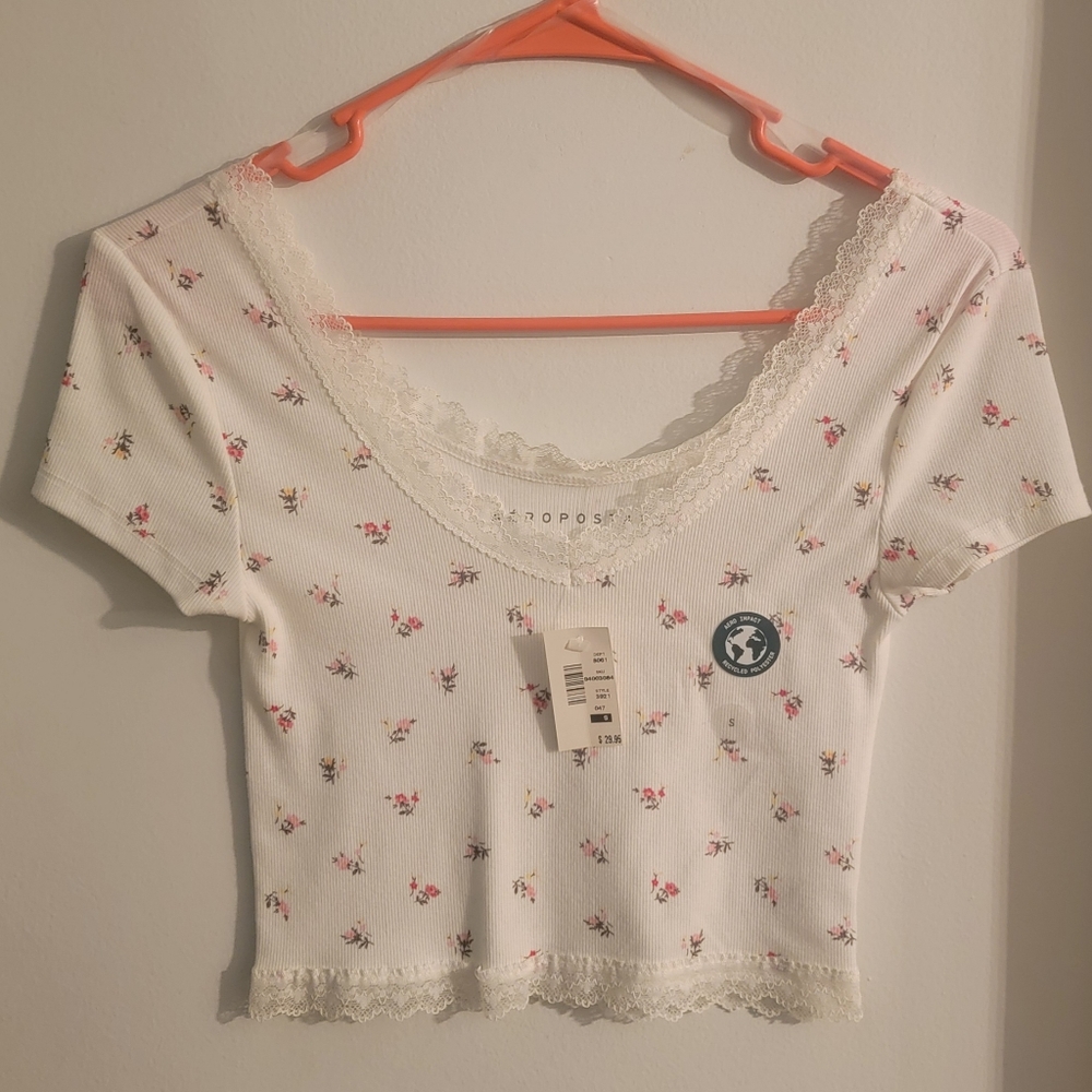 Aeropostale Cropped Lace Edge Floral Tee